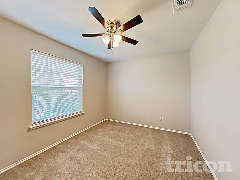 221 Thoroughbred St — Photo 9