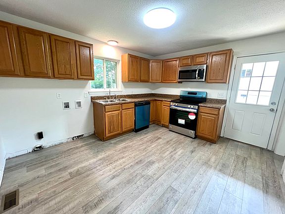 3rd image of 374 Karen Dr