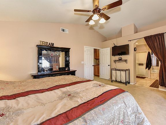 4th image of 2350 Wild Rose Dr