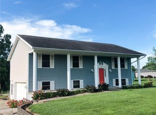 2703 E Hanover Dr, Altamont, IL 62411