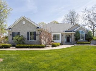 70 Rubino Ct, Williamsville, NY 14221
