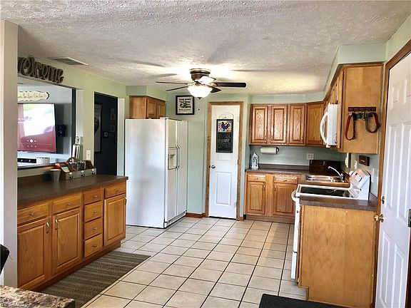 5th image of 1545 Russell Dr