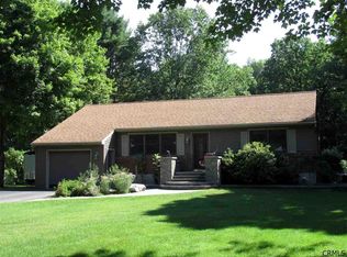 14 Rip Van Ln, Ballston Spa, NY 12020