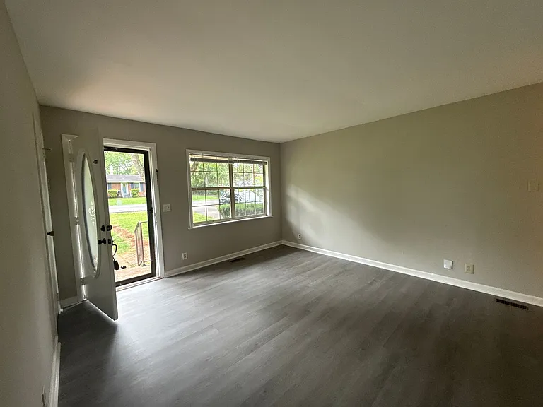 1307 Gentry Ter — Photo 15
