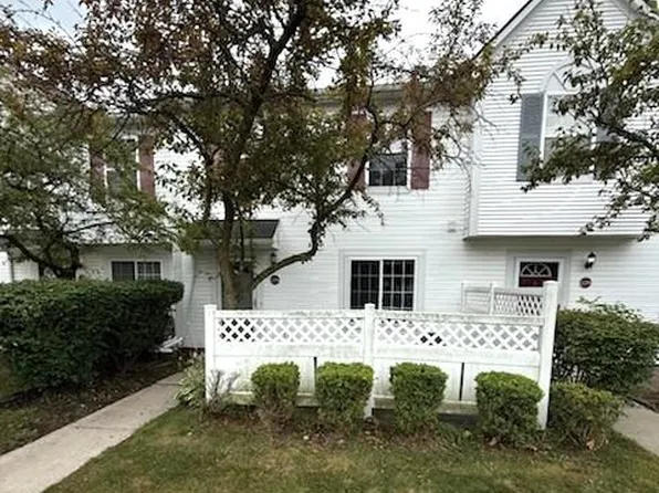 22296 Cape Cod Way, Farmington, MI 48336