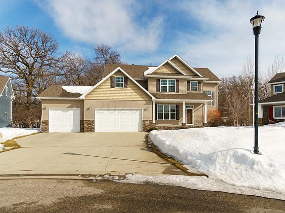 3rd image of 222 36 1/2 Avenue Pl E