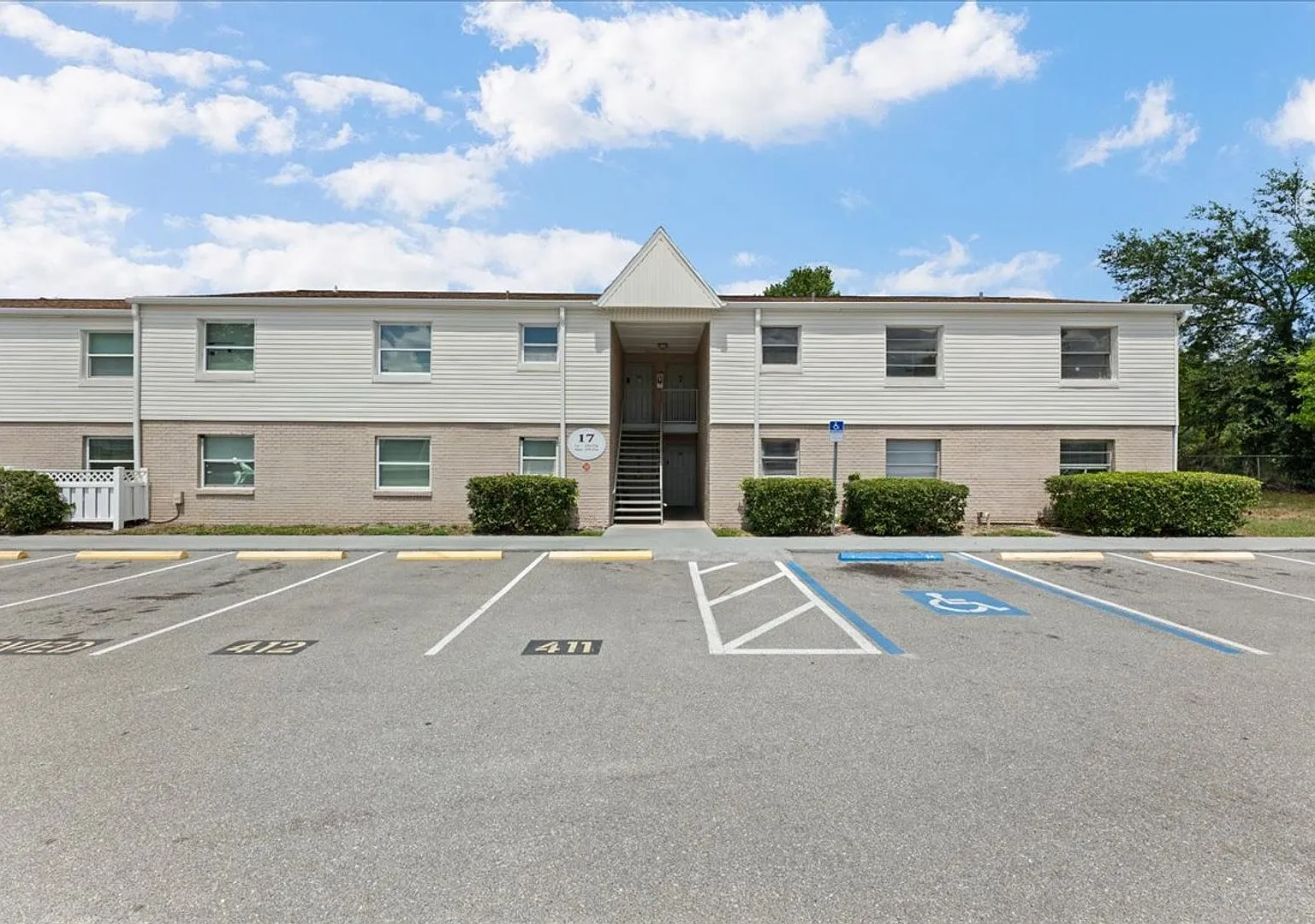 Spacious 4 Bed Condo — Photo 3