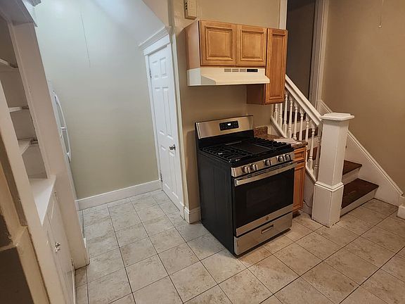 4th image of 31 Rupert St #31