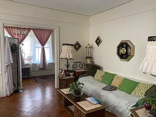 5th image of 1558 Kimball St