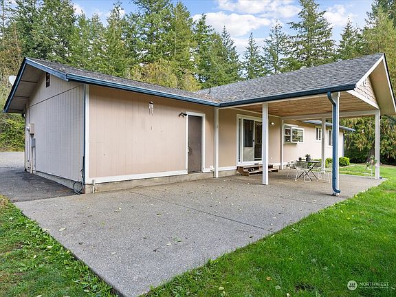 3rd image of 81 E Cozy Crest Lane