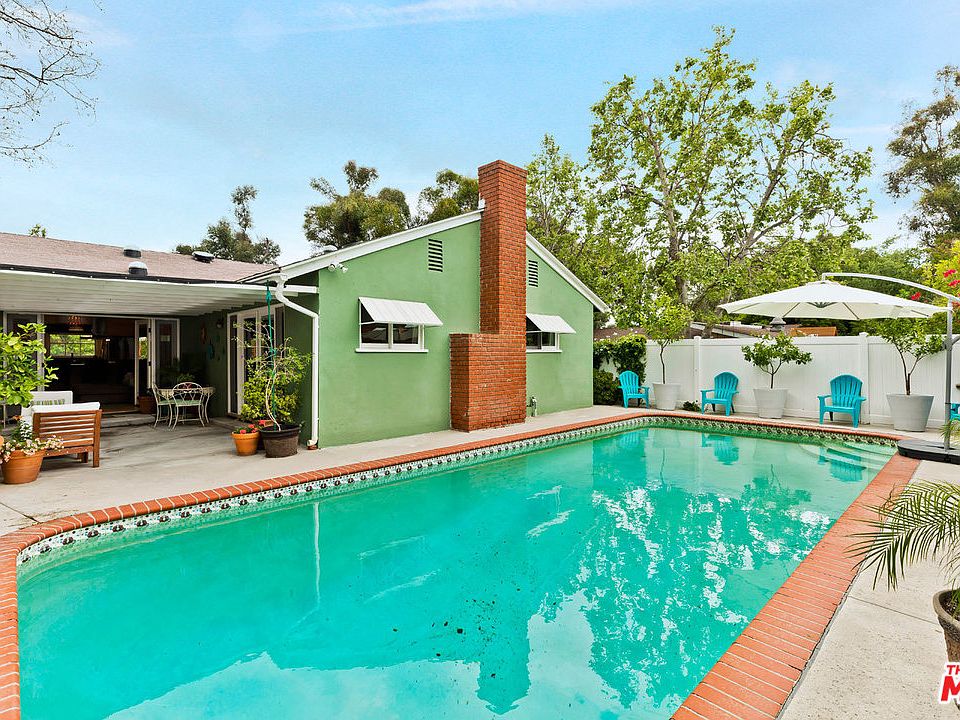 1st image of 21412 Providencia St