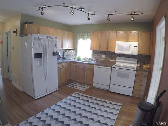 3rd image of 737 Erskine Ave