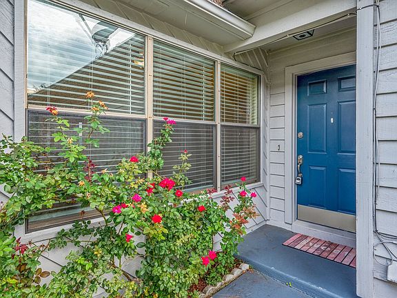3rd image of 1010D Pineview Blvd