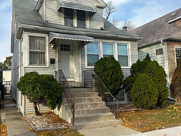 2nd image of 6240 W Waveland Ave #1F