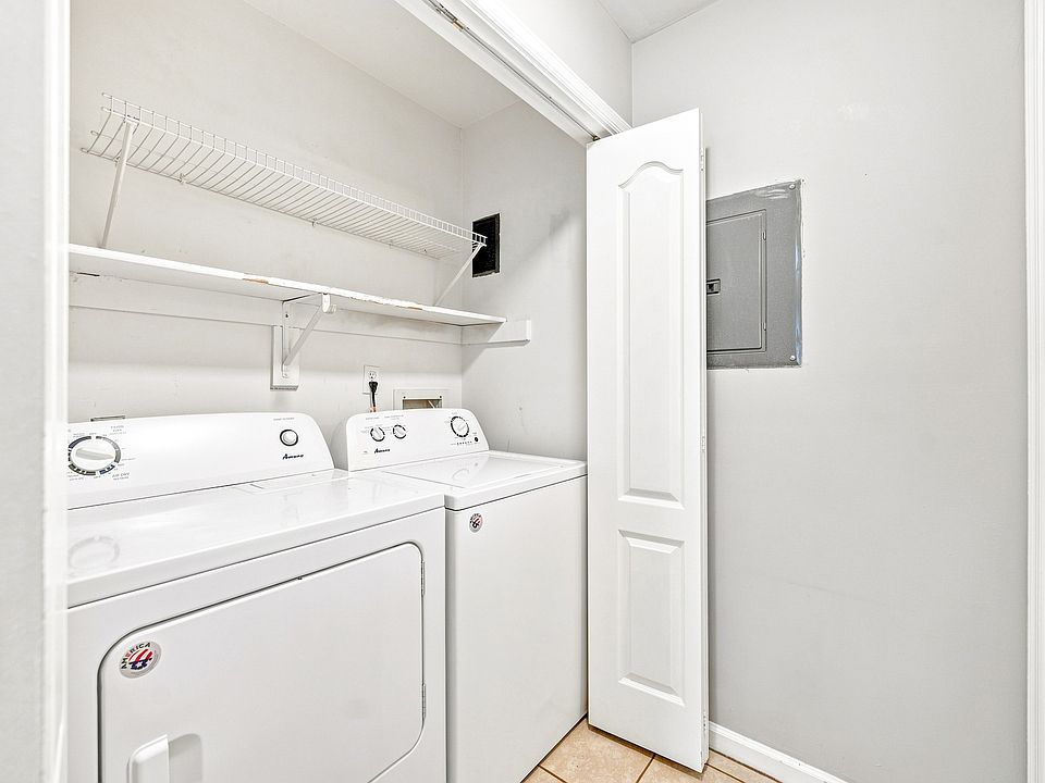 1st image of 204 Ferdinand Cir
