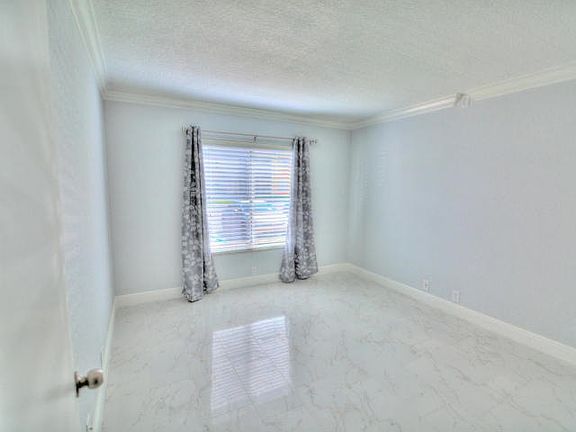 2nd image of 1252 The Pointe Dr #1252