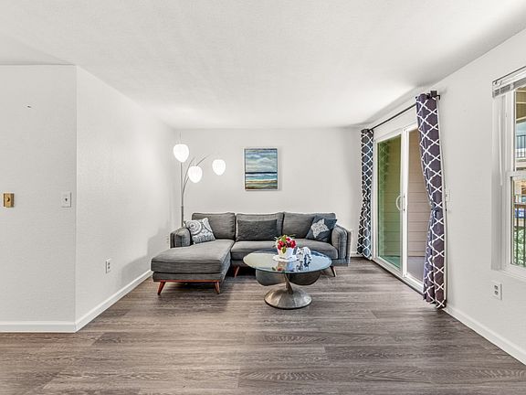 5th image of 19857 25th Ave NE APT 203