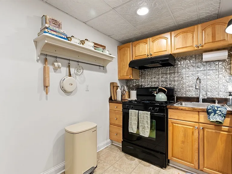 302 K St #B — Photo 8