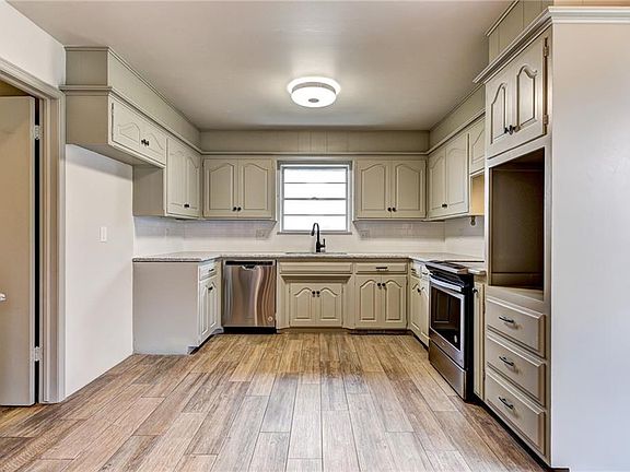4th image of 9708 Lakeshore Dr