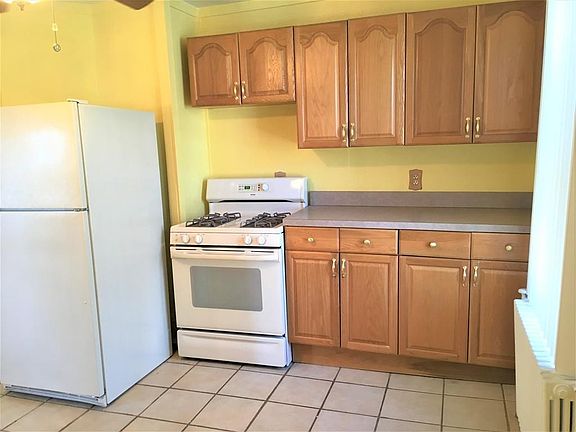 2nd image of 20 Carlson St #2