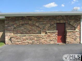 1186 Oakhurst Dr, Slatington, PA 18080