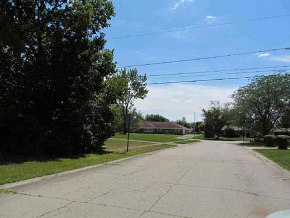 2nd image of 750 Rosamond Dr