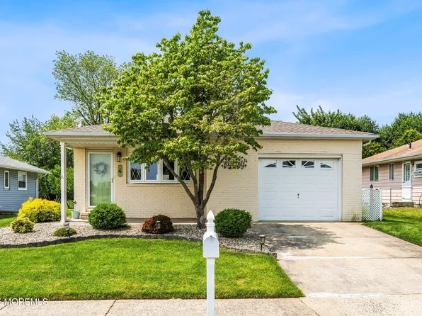 4 Valencia Street, Toms River, NJ 08757