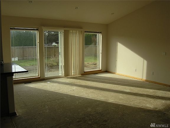 5th image of 1315 Seely Ct