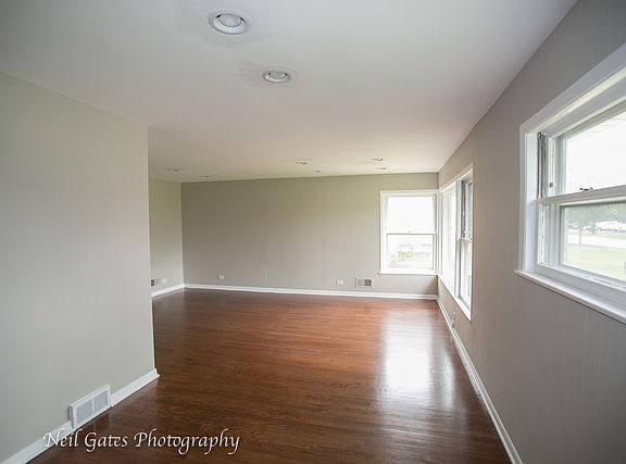 4th image of 7335 N Kilbourn Ave