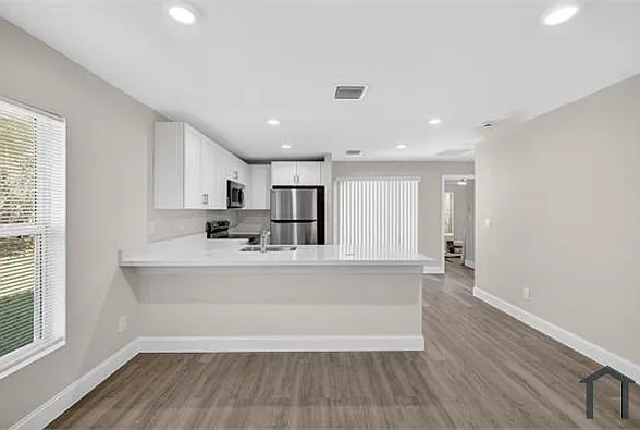3 bed, 1300 sqft, $2,350 — Photo 2