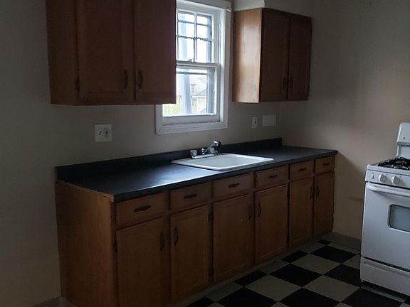 3rd image of 407 Potomac Ave #3