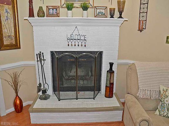 5th image of 530 Royal Grant Dr