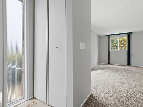 4th image of 5514 93a Ave NW