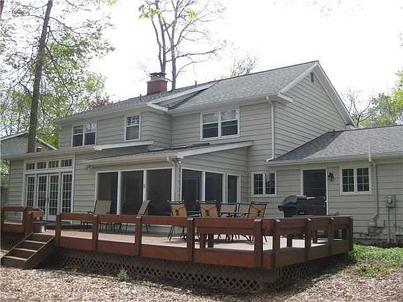 3rd image of 1032 E Whitman Dr