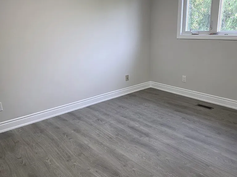 420 Winfield Ter #UPPER FLOOR — Photo 8