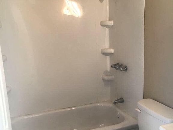 5th image of 515 Ballard Dr APT 9