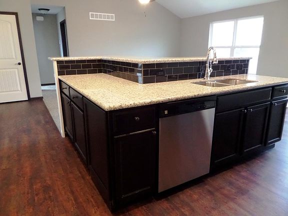 4th image of 4312 SE Whiteoak Ln