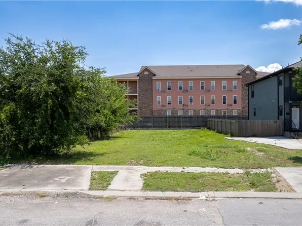 1427 Lamanche St, New Orleans, LA 70117