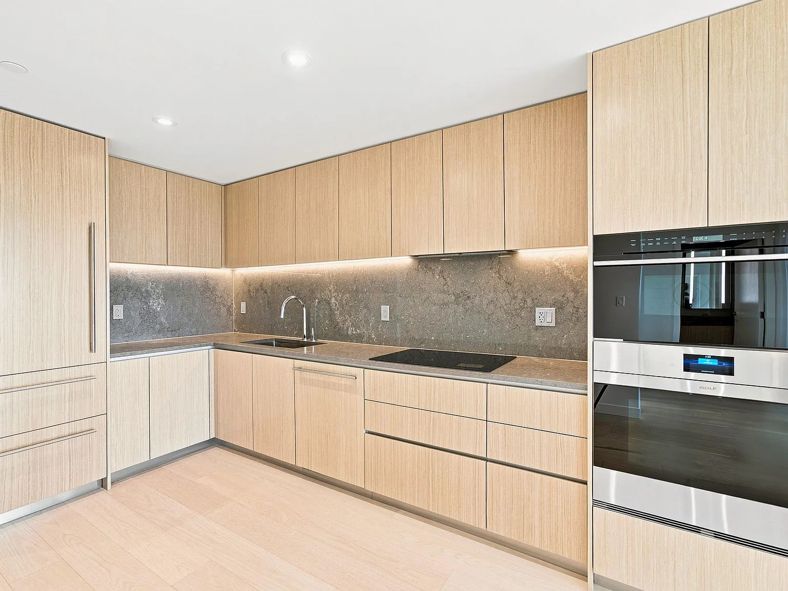 2 bed, 1059 sqft, $5,100 — Photo 3