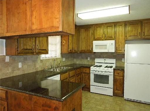 3rd image of 2818 Forestwood Dr