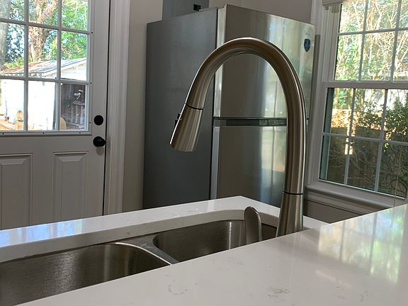 3rd image of 114 Ellinor St