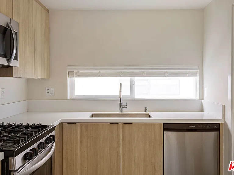 5456 1/2 Barton Ave — Photo 5