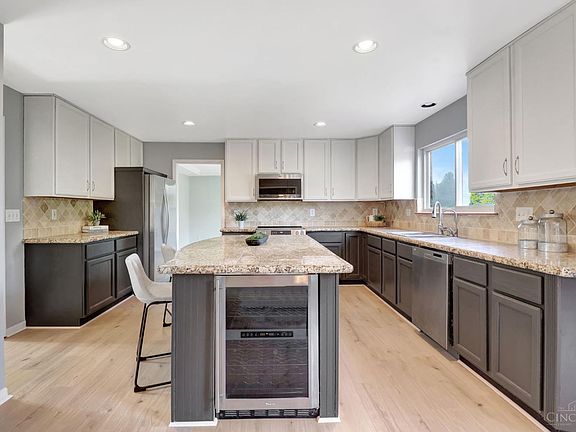 3rd image of 9549 Atchison Ct