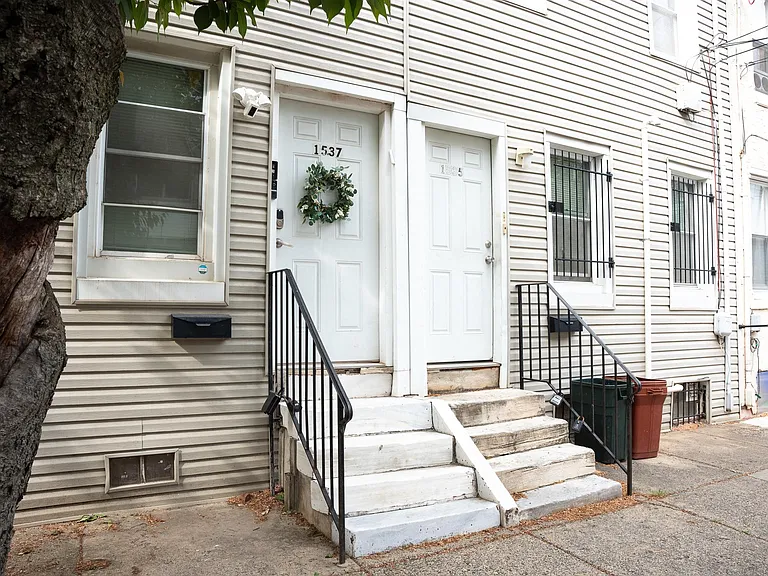 1537 W Stiles St #2 — Photo 3
