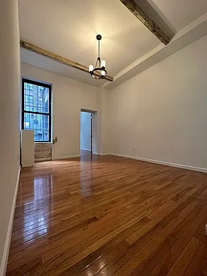 Rented by Shai Realty Management Inc | media 18