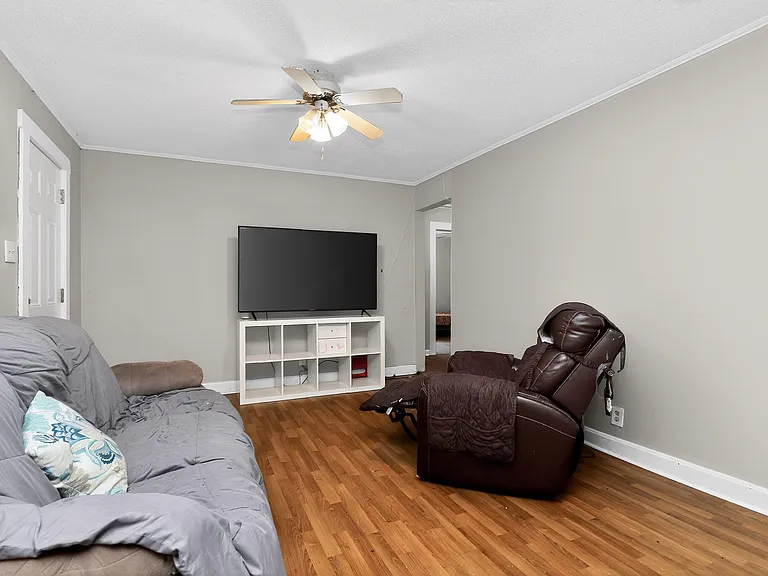 340 Clay St — Photo 27
