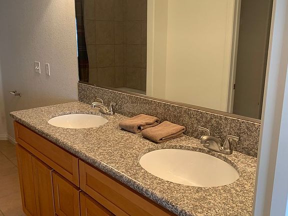 4th image of 400 Hillside Dr #725