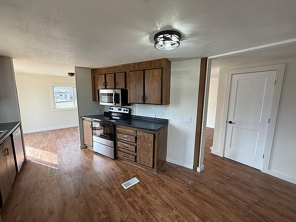 5th image of 3455 165th Ave NE