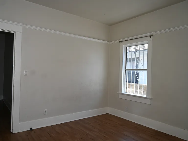 603 W 43rd Pl — Photo 7