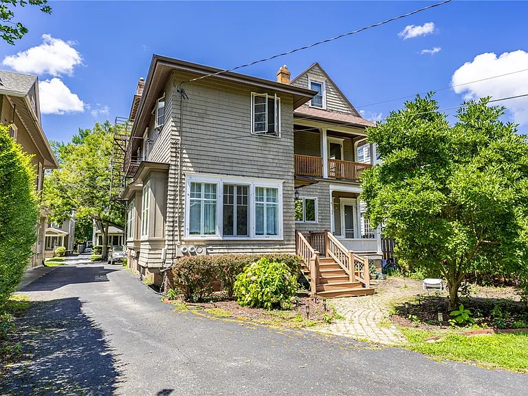 326 Barrington St #2 — Photo 42